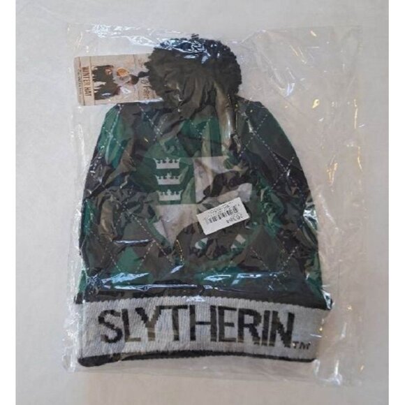 New Harry Potter Slytherin House Beanie Hat Adult Winter One Size NWT Malfoy NIP - Picture 2 of 2